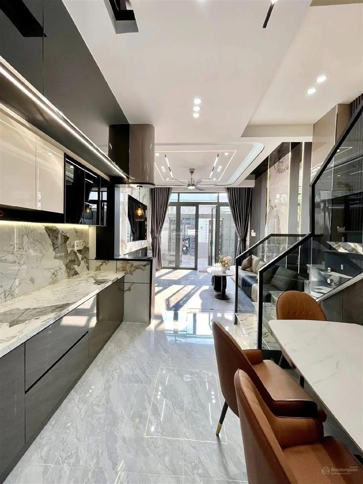 Nhà 1 lầu 5x20m ngay chợ hưng long. giá 750 triệu  đang cho thuê 25 triệu / tháng