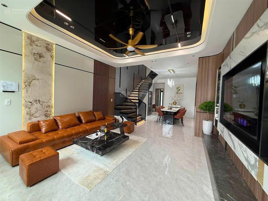Bán nhà 6x20m ngay vòng xoay an lạc. giá 800 triệu  đang cho thuê 25 triệu / tháng