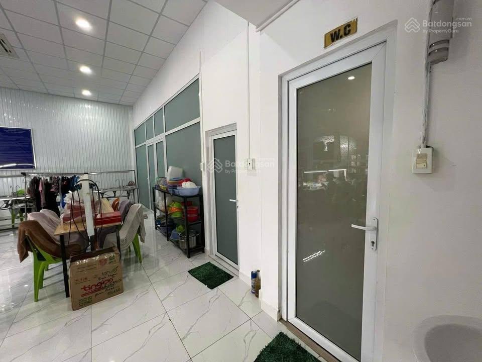 Chủ ngộp bán gấp nhà 10x20m, 200m2 giá 720 triệu ngay chợ an phú tây cho thuê 24 triệu/tháng