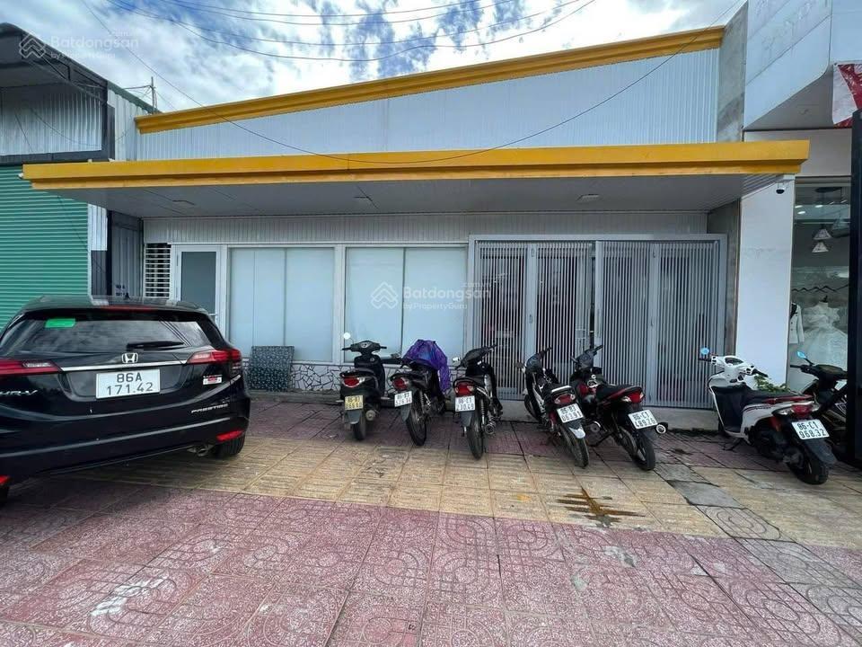 Chủ ngộp bán gấp nhà 10x20m, 200m2 giá 720 triệu ngay chợ an phú tây cho thuê 24 triệu/tháng