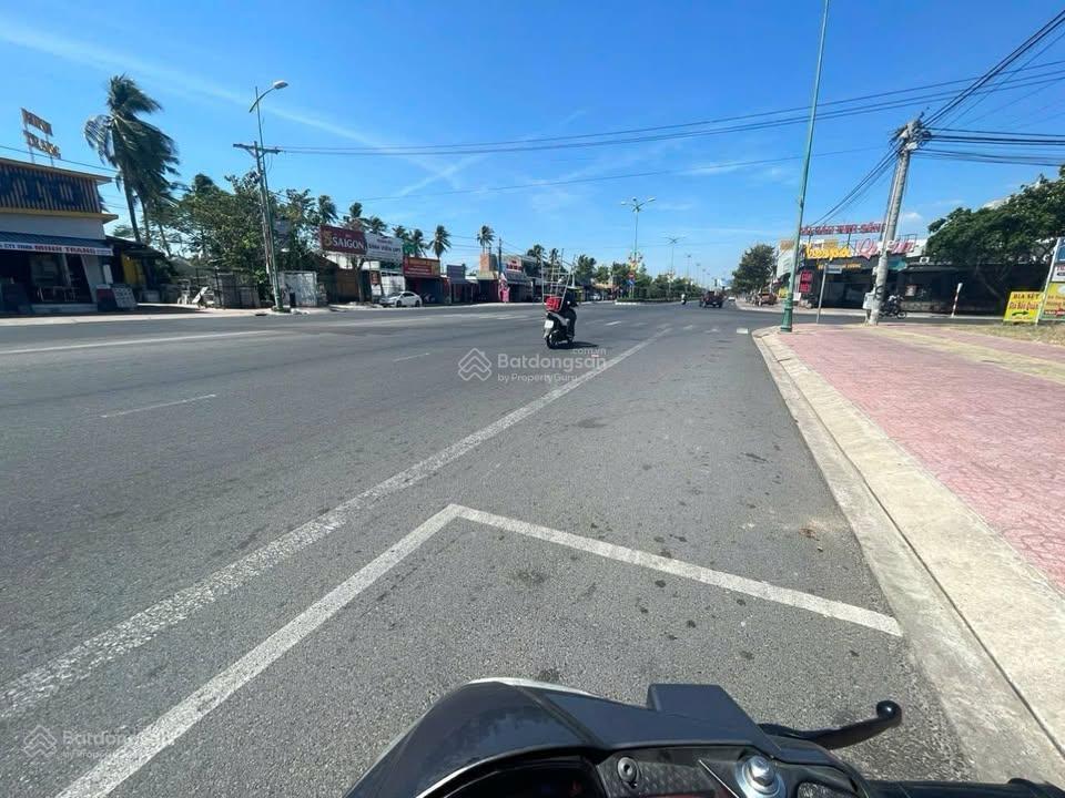 Chủ ngộp bán gấp nhà 10x20m, 200m2 giá 720 triệu ngay chợ an phú tây cho thuê 24 triệu/tháng