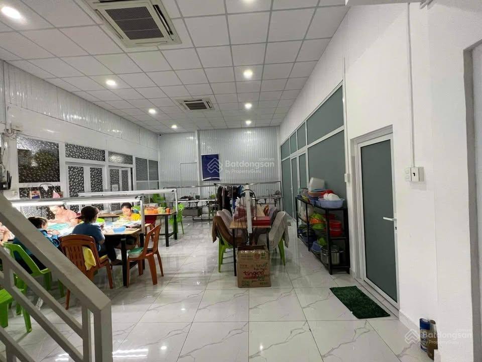 Chủ ngộp bán gấp nhà 10x20m, 200m2 giá 720 triệu ngay chợ an phú tây cho thuê 24 triệu/tháng