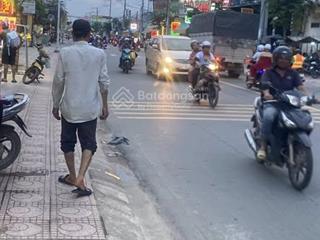 Bán nhà mặt tiền chợ hưng long 10x22m 1 trệt 1 lầu cho thuê 22 triệu/tháng