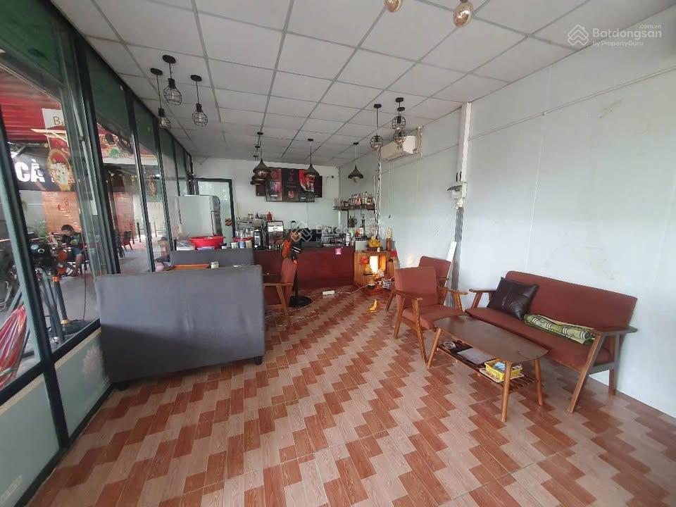 Bán nhà mặt tiền chợ hưng long 10x22m 1 trệt 1 lầu cho thuê 22 triệu/tháng