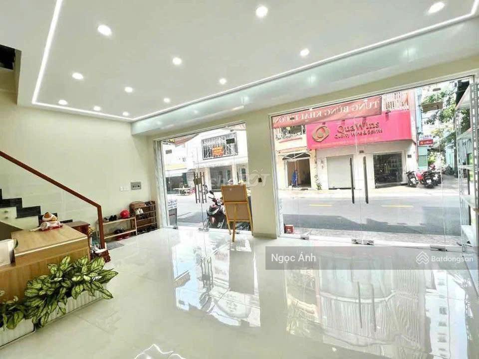 Bán gấp nhà 550 triệu ngay mặt tiền trịnh quang nghị  6x20m 1 trệt 2 lầu 4pn  sổ hồng riêng