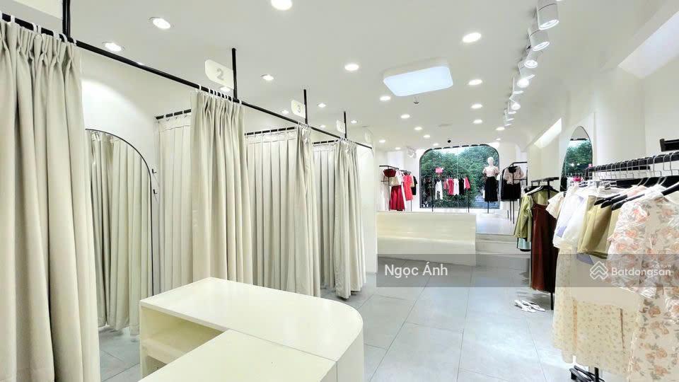 Bán gấp nhà 550 triệu ngay mặt tiền trịnh quang nghị  6x20m 1 trệt 2 lầu 4pn  sổ hồng riêng