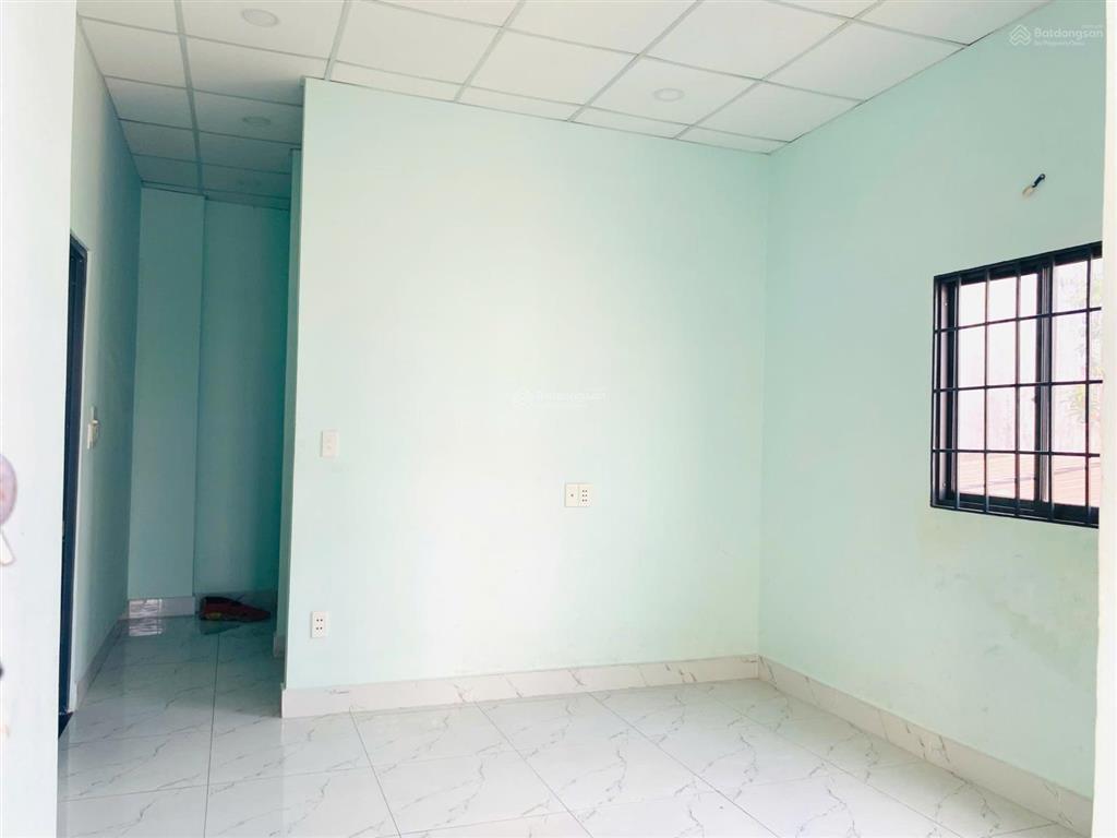 Nhà 2 tầng đường xe hơi 6m ngay vincom lê văn việt, hơn 5 tỷ