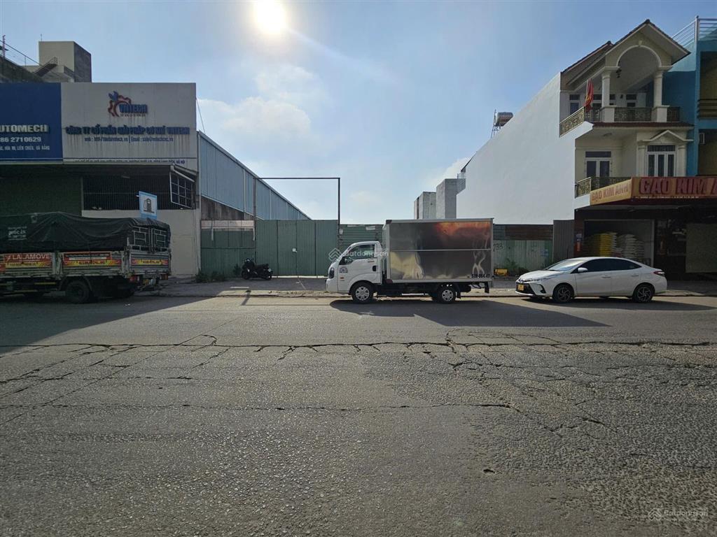 Rất ngộp, đất mặt tiền khu đô thị sóng thần 20x53m full thổ cư, đường rộng 20m