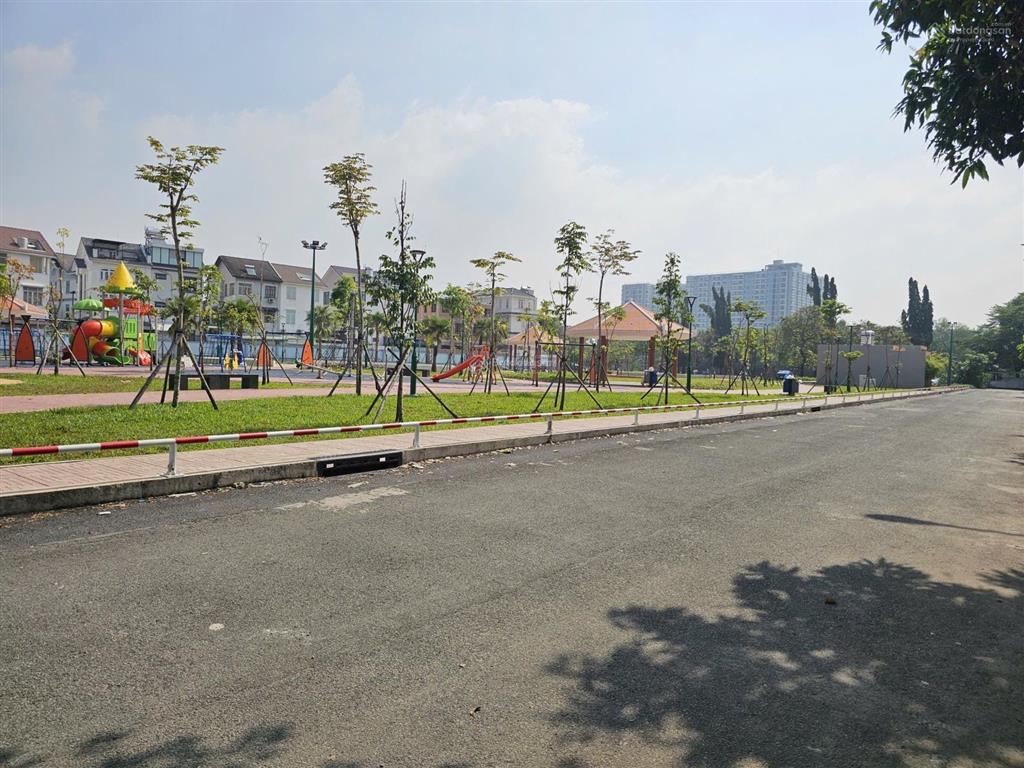 Nhà sân vườn vị trí trung tâm, 1t3l 256m², đường 2 xe hơi tránh, nhỉnh 22 tỷ