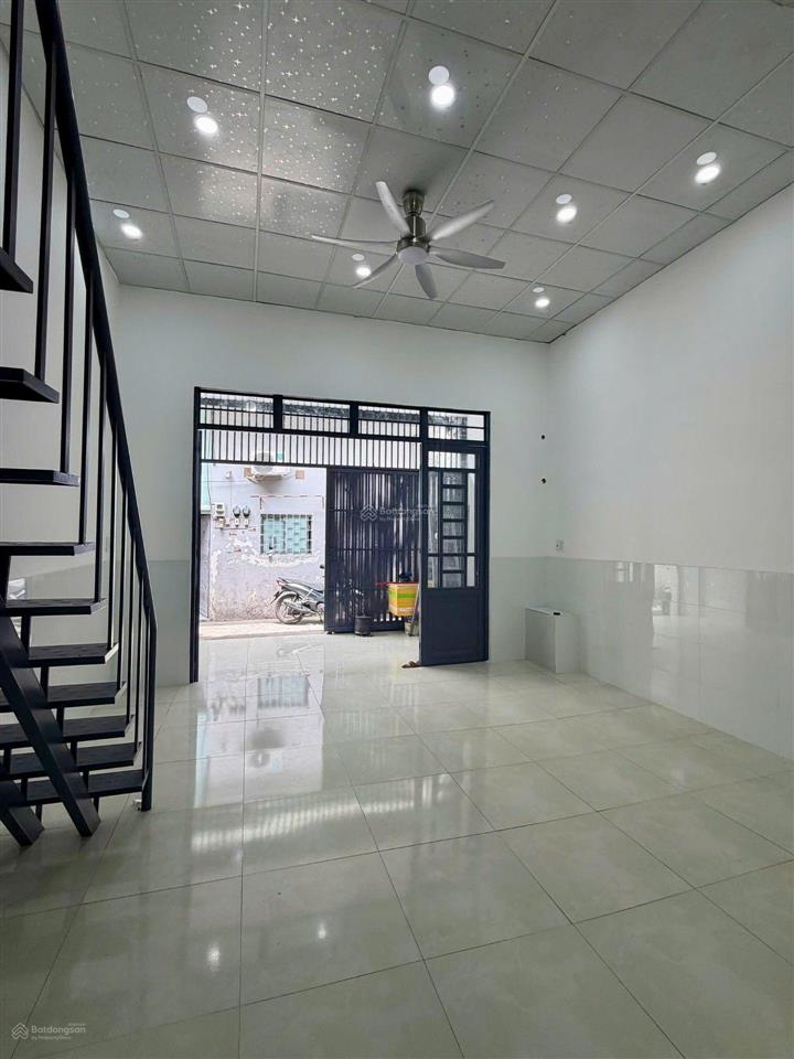 Chỉ 2.1 tỷ. nhà vi bằng dt 5x13 cách 20m ra hẻm xe hơi tránh  2 tầng phường trung mỹ tây quận 12