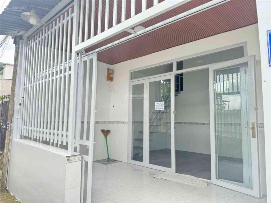 Hơn 2 tỷ, nhà thới tam thôn hóc môn 1/ phạm thị giây
diện tích 5 x 12m (công nhận đủ)