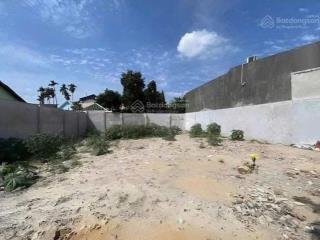 Cần ra gấp lô đất gần cầu suối đờn dt 156m2 có sổ sẵn dân cư đông đúc, nằm sát sân gold sông bé