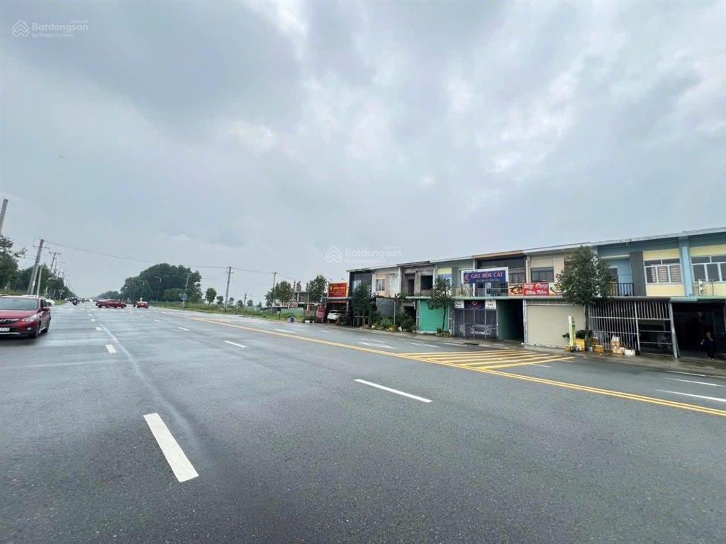 Bán căn nhà mới đẹp nằm ngay mặt đường lớn dt 131,2m2 vào ở được ngay hiện đang cho thuê 8tr/tháng