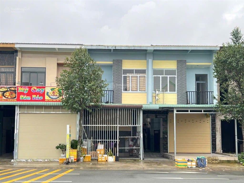 Bán căn nhà mới đẹp nằm ngay mặt đường lớn dt 131,2m2 vào ở được ngay hiện đang cho thuê 8tr/tháng