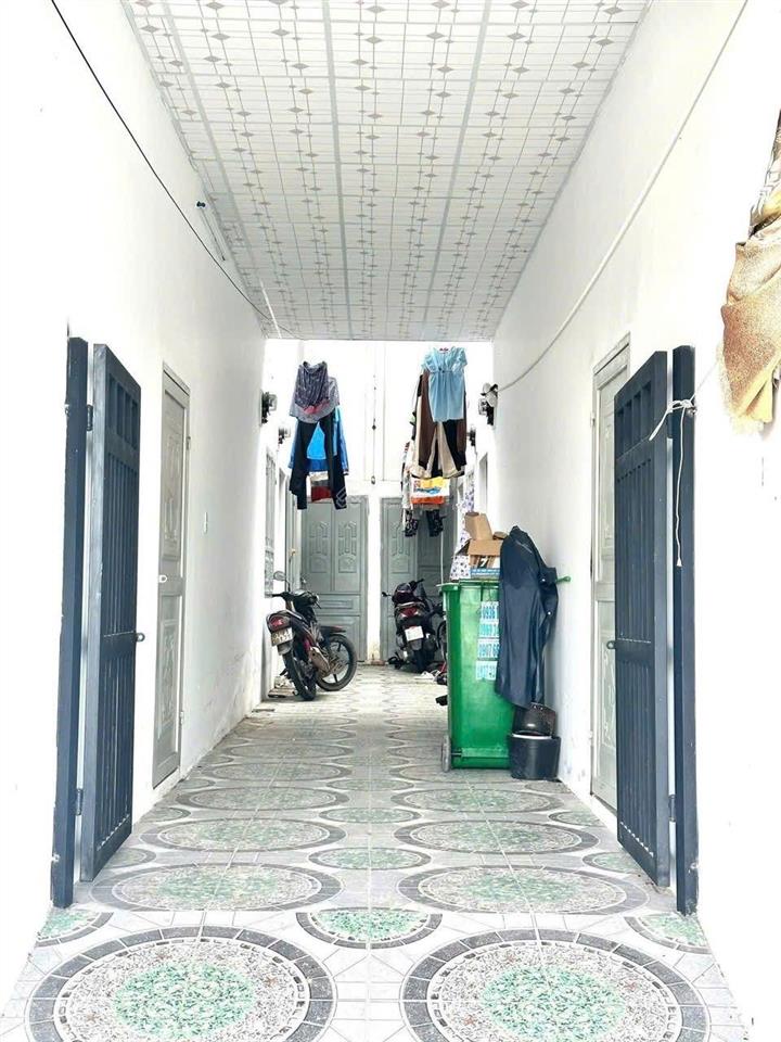 Bán căn nhà mới đẹp nằm ngay mặt đường lớn dt 131,2m2 vào ở được ngay hiện đang cho thuê 8tr/tháng