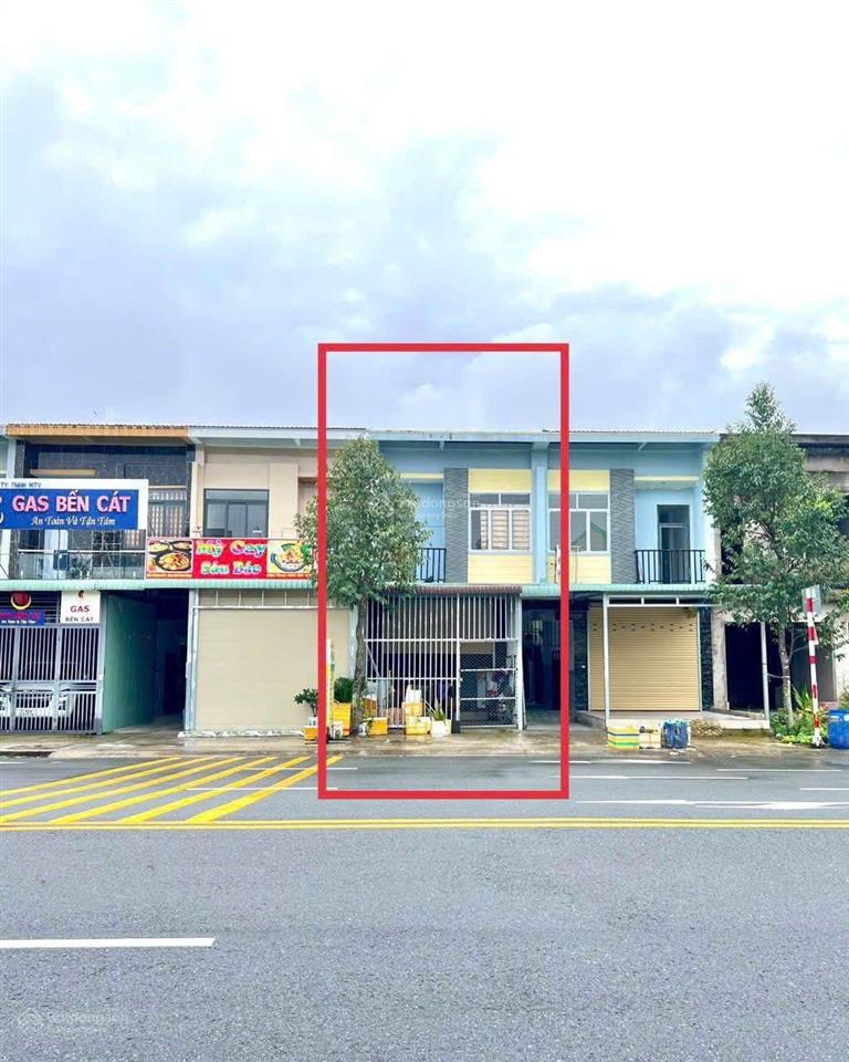 Bán căn nhà mới đẹp nằm ngay mặt đường lớn dt 131,2m2 vào ở được ngay hiện đang cho thuê 8tr/tháng