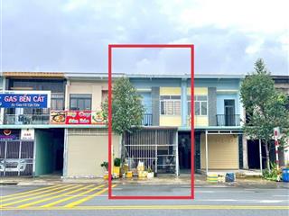 Bán căn nhà mới đẹp nằm ngay mặt đường lớn dt 131,2m2 vào ở được ngay hiện đang cho thuê 8tr/tháng