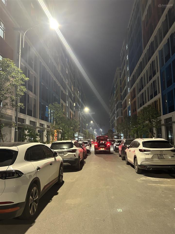 Căn biệt thự siêu hiếm còn sót lại giá 14 tỷ chỉ 50m ra công viên 6000m², 8 toà cc.  0765 828 ***