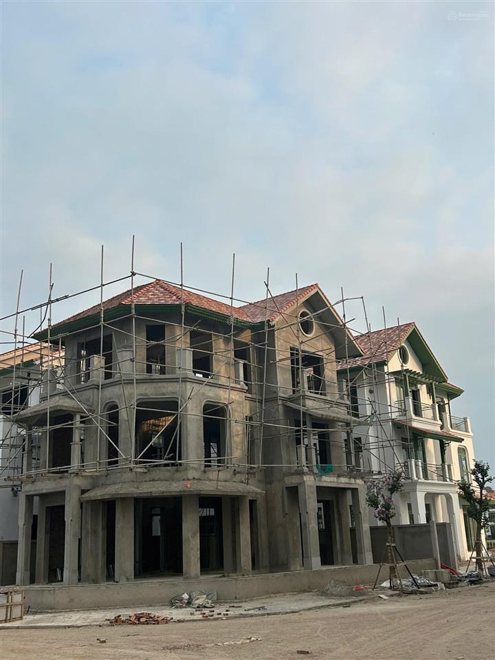 Chuyển nhượng biệt thự view trực diện công viên 5000m2 và 8 toà chung cư giá 14 tỷ.  0765 828 ***