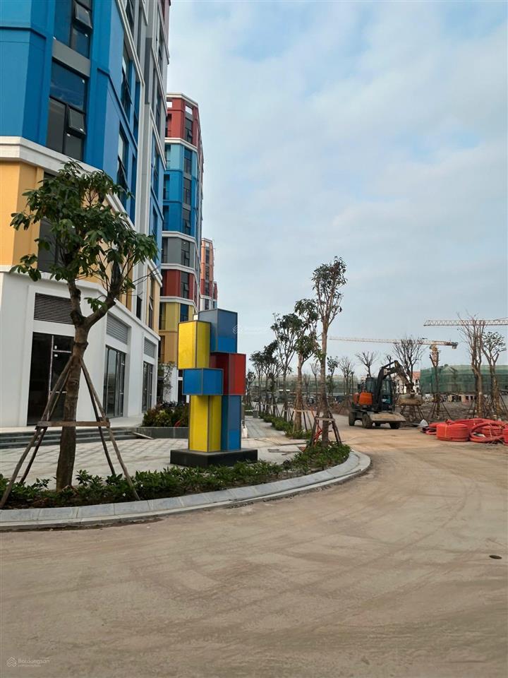 Chuyển nhượng biệt thự view trực diện công viên 5000m2 và 8 toà chung cư giá 14 tỷ.  0765 828 ***