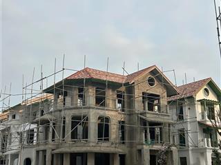 Chuyển nhượng căn biệt thự siêu vip view công viên 5000m2 và 8 toà chung cư giá 15 tỷ. 0912 866 ***