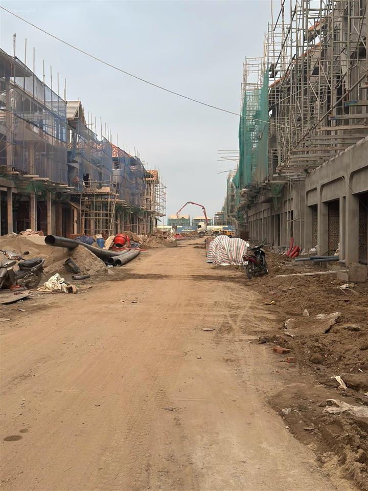 1 căn biệt thự độc quyền giá rẻ vị trí đẹp nhất phân khu có hầm. full giá 13.5tỷ.  0765 828 ***