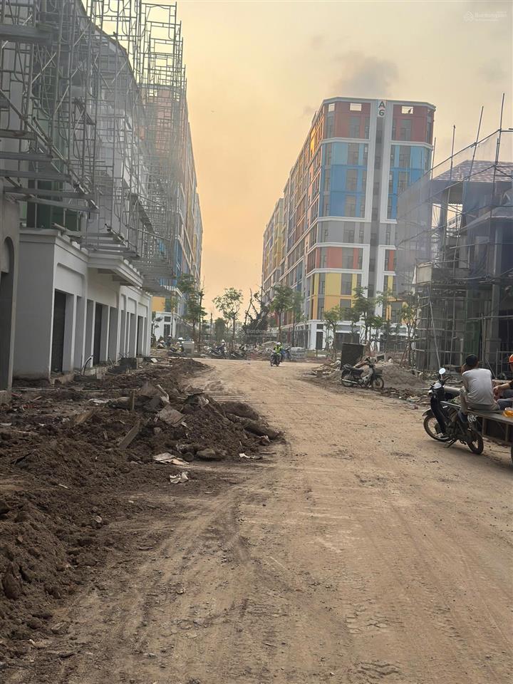 1 căn biệt thự độc quyền giá rẻ vị trí đẹp nhất phân khu có hầm. full giá 13.5tỷ.  0765 828 ***