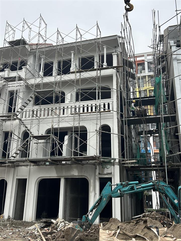 Chuyển nhượng căn liền kề hướng đn cực hiếm view trực diện công viên sát 8 tòa cc.  0765 828 ***