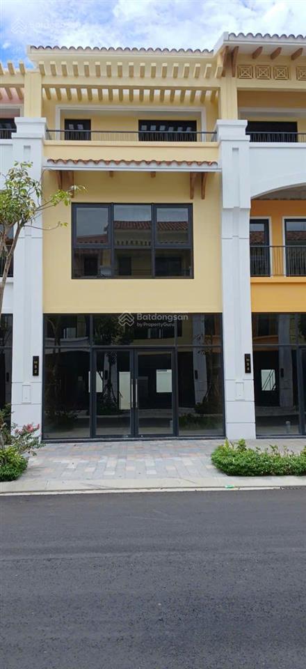 Chính chủ cần tiền bán gấp shop house view sông hàn full nội thất giá 20 tỷ đã có sổ.  0765 828 ***