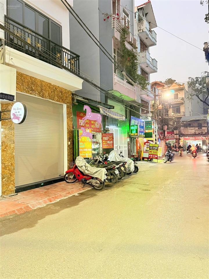 Bán nhà mặt phố nguyễn khang, cầu giấy, 42m2, 5 tầng, 15 tỷ. kd sầm uất, vỉa hè, ô tô hai chiều