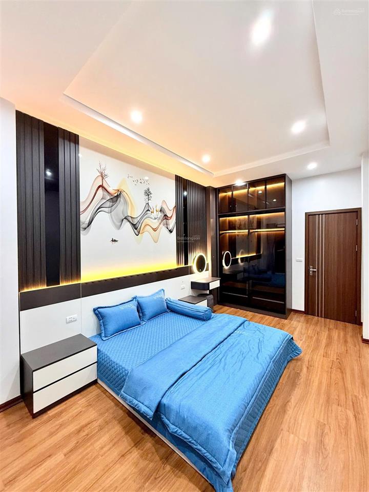 Bán nhà mặt phố nguyễn khang, cầu giấy, 42m2, 5 tầng, 15 tỷ. kd sầm uất, vỉa hè, ô tô hai chiều