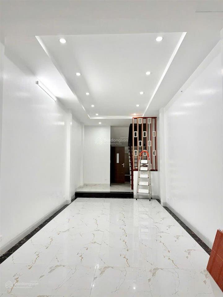 Bán nhà mặt phố nguyễn khang, cầu giấy, 42m2, 5 tầng, 15 tỷ. kd sầm uất, vỉa hè, ô tô hai chiều
