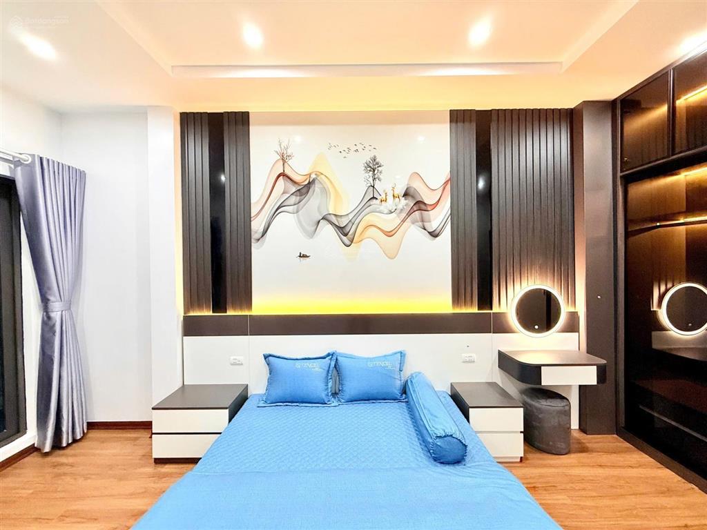 Bán nhà mặt phố nguyễn khang, cầu giấy, 42m2, 5 tầng, 15 tỷ. kd sầm uất, vỉa hè, ô tô hai chiều