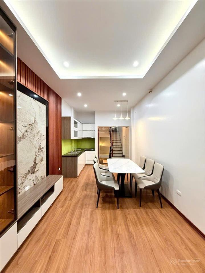 Bán nhà mặt phố nguyễn khang, cầu giấy, 42m2, 5 tầng, 15 tỷ. kd sầm uất, vỉa hè, ô tô hai chiều