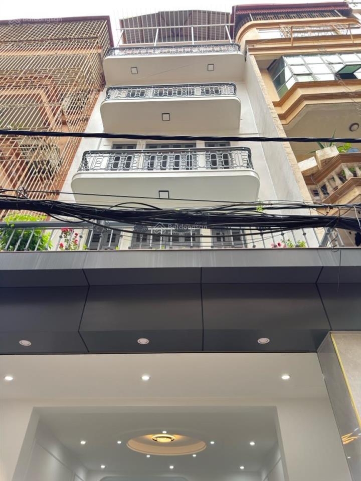 Bán nhà phân lô trần quốc hoàn, cầu giấy. ô tô tránh, vỉa hè, kinh doanh đỉnh. dt 60m, nhỉnh 20 tỷ.