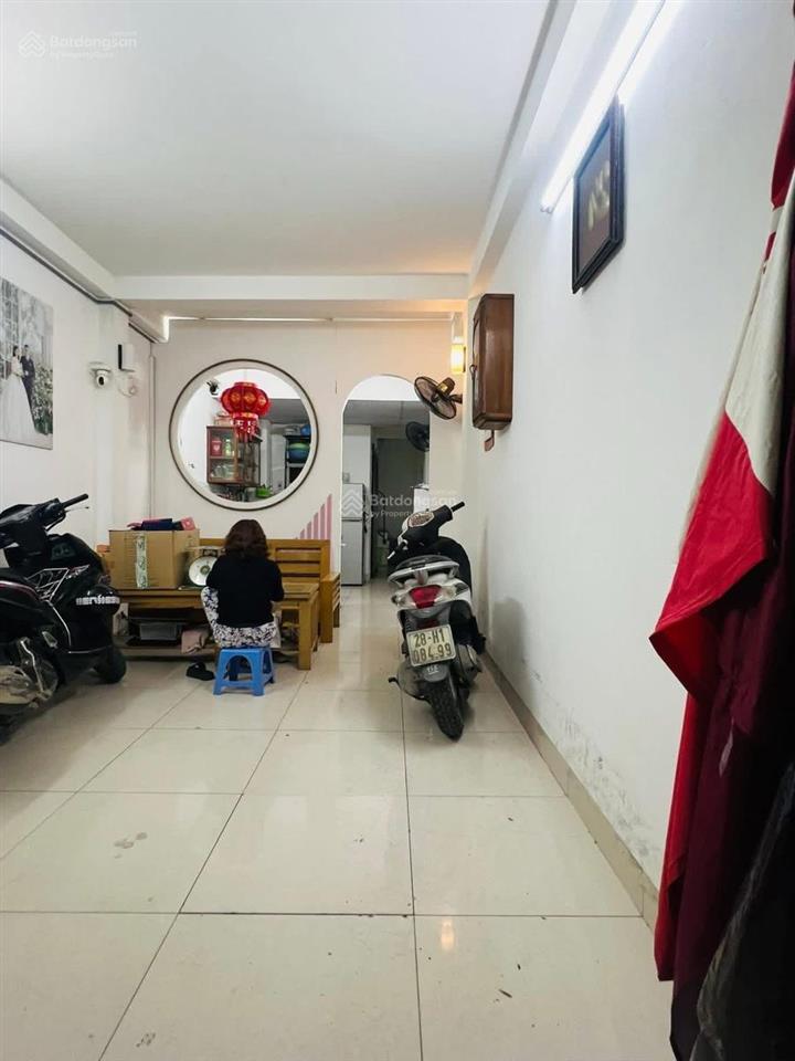 Cần tiền gấp, bán nhà phân lô hoàng quốc việt, cầu giấy. 45m2 x 5 tầng, ô tô đỗ cửa, chỉ 12.3 tỷ