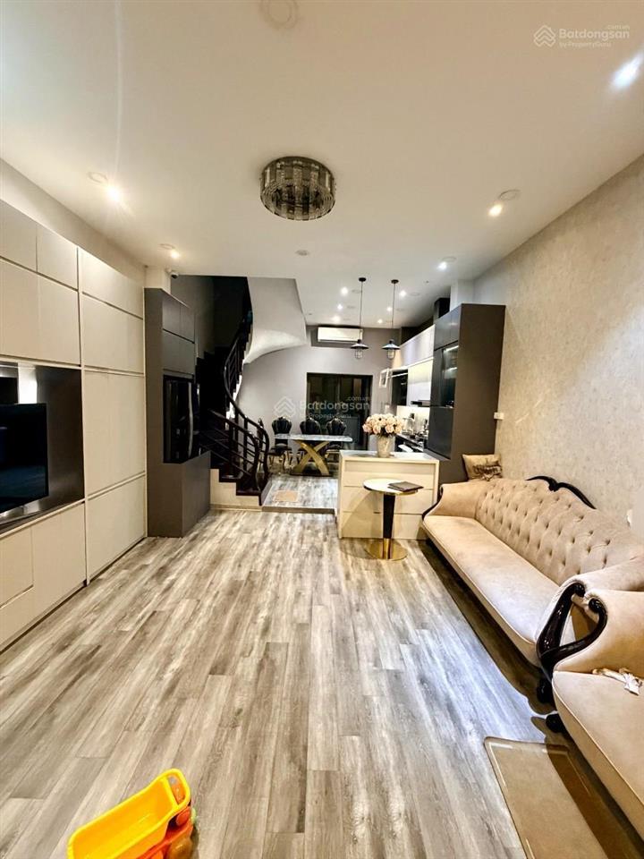 Bán nhà phân lô trung kính, dt 55m2, ô tô vào nhà, 2 thoáng vĩnh viễn, view sân trường, hàng hiếm