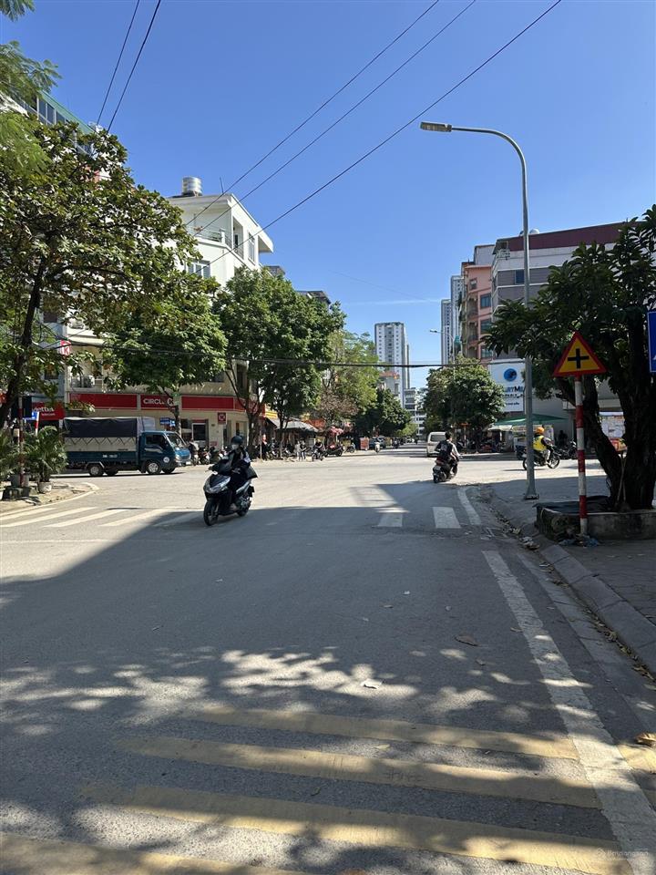 Tin được không? chỉ 17,5 tỷ, 65m, 6 tầng, phân lô phú diễn, vỉa hè rộng, đường 6 làn xe ô tô tránh.