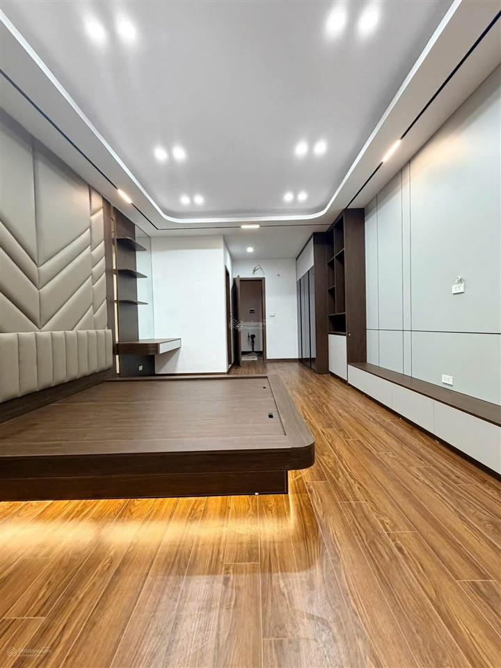 Bán nhà cầu giấy, chỉ 17.3 tỷ, nhà phân lô, ô tô tránh siêu vip, 7 tầng, thang máy, nhà đẹp, ở luôn