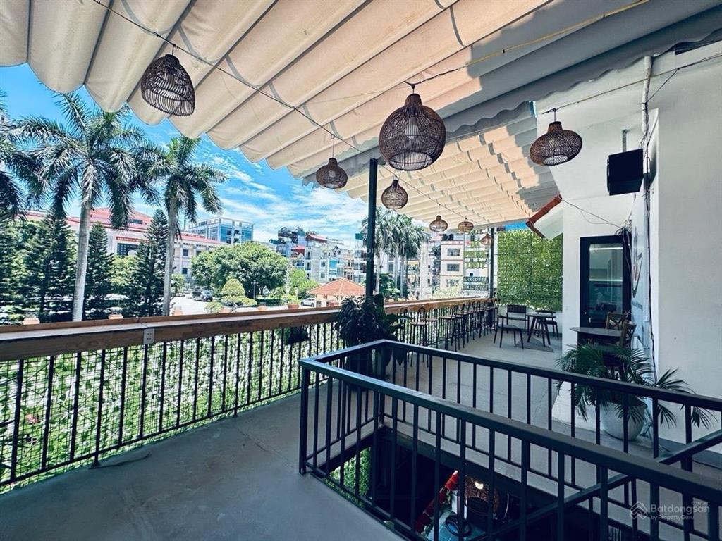 Cắt lỗ cực sâu! biệt thự mỹ đình, dt sổ 203m, chỉ còn 38 tỷ. đường rộng 17m, kinh doanh sầm uất.