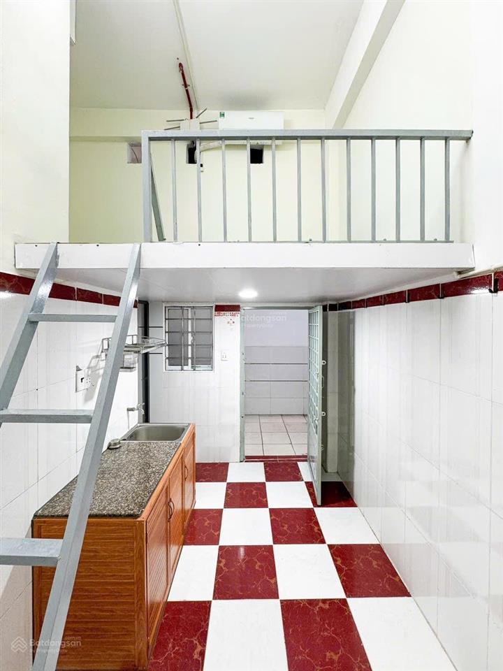 Cho thuê phòng gác sẵn máy lạnh  gác cao 2m  thang máy  kế bên công viên gia định  khu sân bay