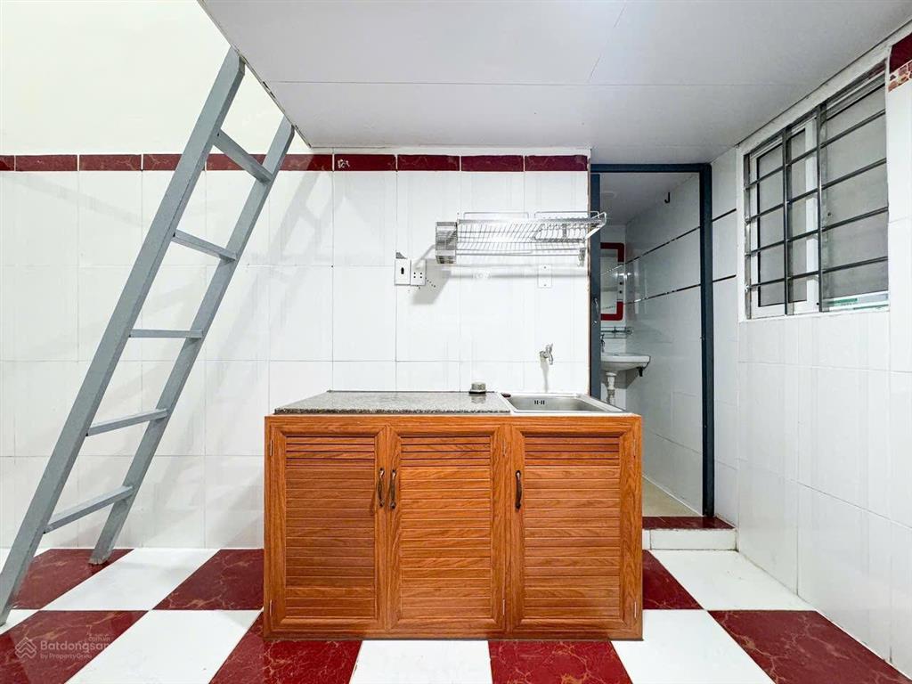 Cho thuê phòng gác sẵn máy lạnh  gác cao 2m  thang máy  kế bên công viên gia định  khu sân bay