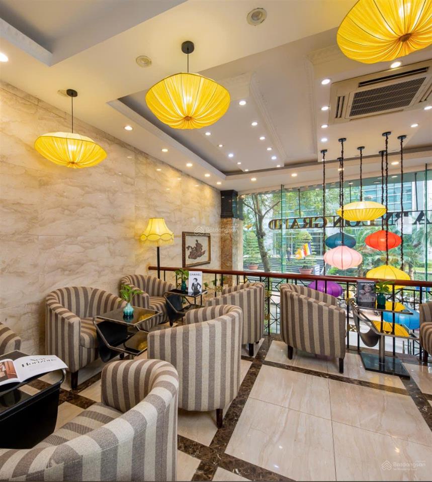 Bán khách sạn 13 tầng mặt phố quận ba đình view hồ tây đẳng cấp dòng tiền 450 triệu/tháng