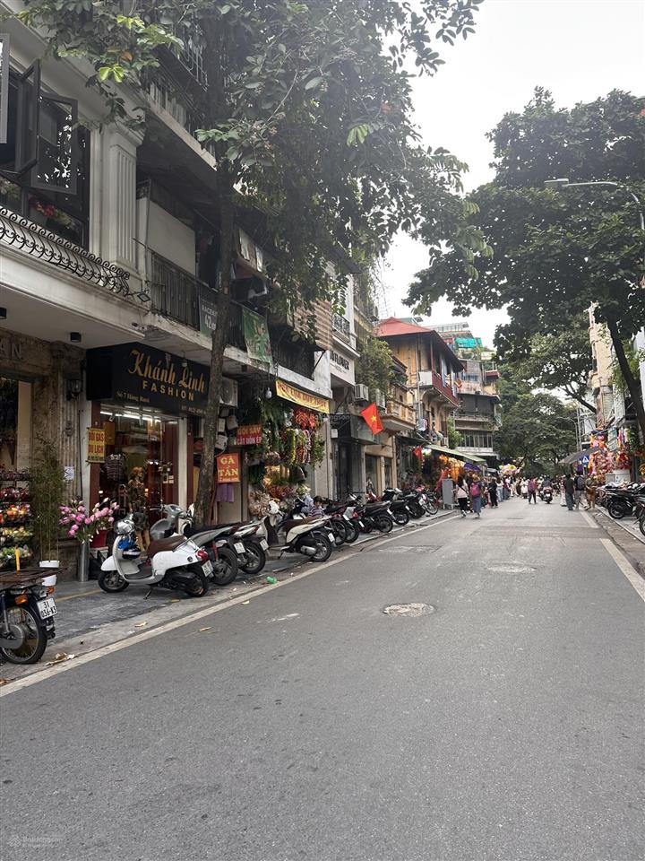 Cho thuê tòa nhà phố hàng mành hoàn kiếm  7 tầng thang máy  mt 5m