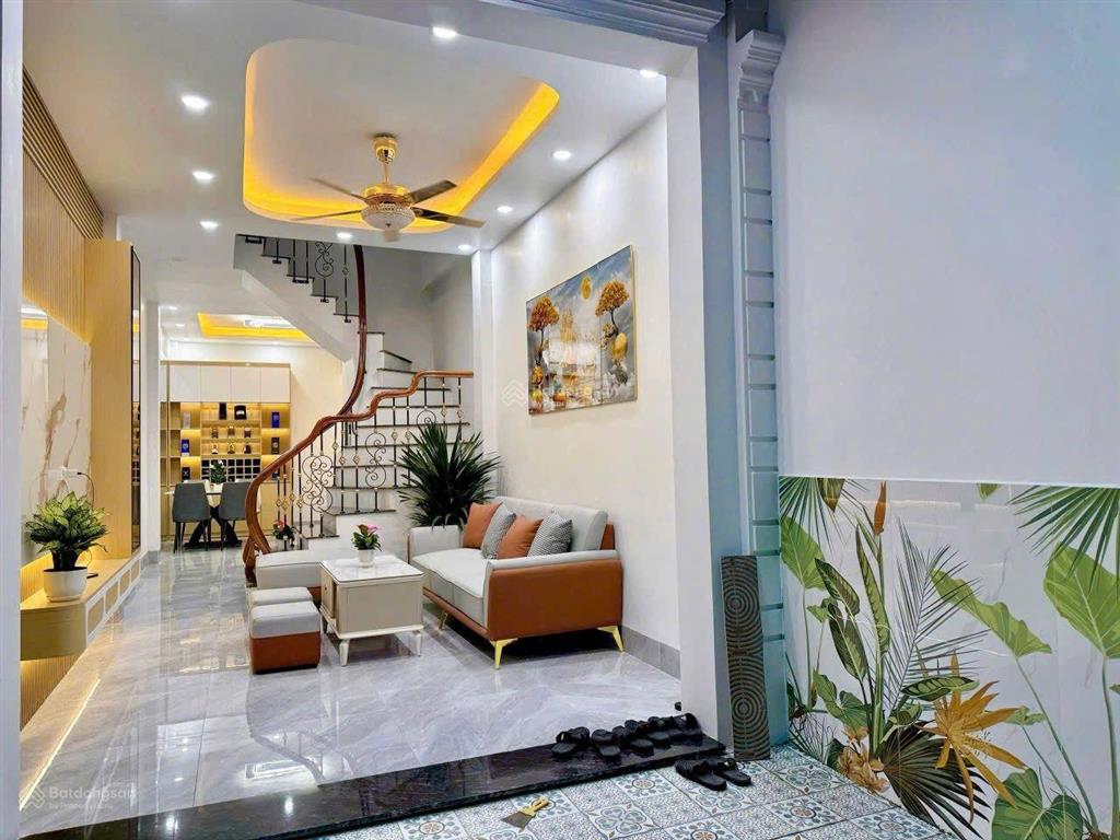 Vạn phúc chính chủ bán căn nhà 5 tầng cách mặt phố cầu am vài bước chân. ngõ rộng nhà mới đẹp .