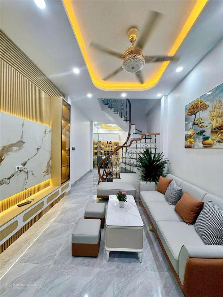 Vạn phúc chính chủ bán căn nhà 5 tầng cách mặt phố cầu am vài bước chân. ngõ rộng nhà mới đẹp .