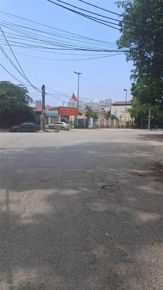 Chủ cần tiền bán gấp căn nhà hà đông
phân lô  ô tô tránh  vỉa hè đá bóng. 50m  5 tầng 0944 944 ***