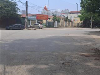 Chủ cần tiền bán gấp căn nhà hà đông
phân lô  ô tô tránh  vỉa hè đá bóng. 50m  5 tầng 0944 944 ***