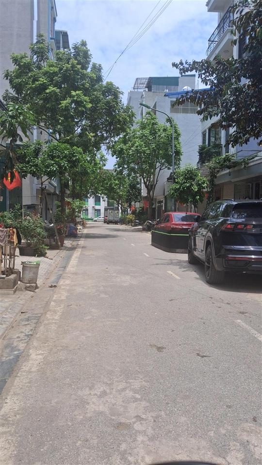 Chủ cần tiền bán gấp căn nhà hà đông
phân lô  ô tô tránh  vỉa hè đá bóng. 50m  5 tầng 0944 944 ***