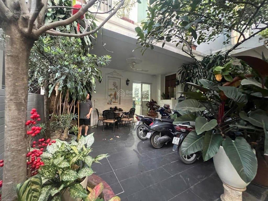 Hàng hiếm. duy nhất căn biệt thự park city
dt 120m  4 tầng   0944 944 ***